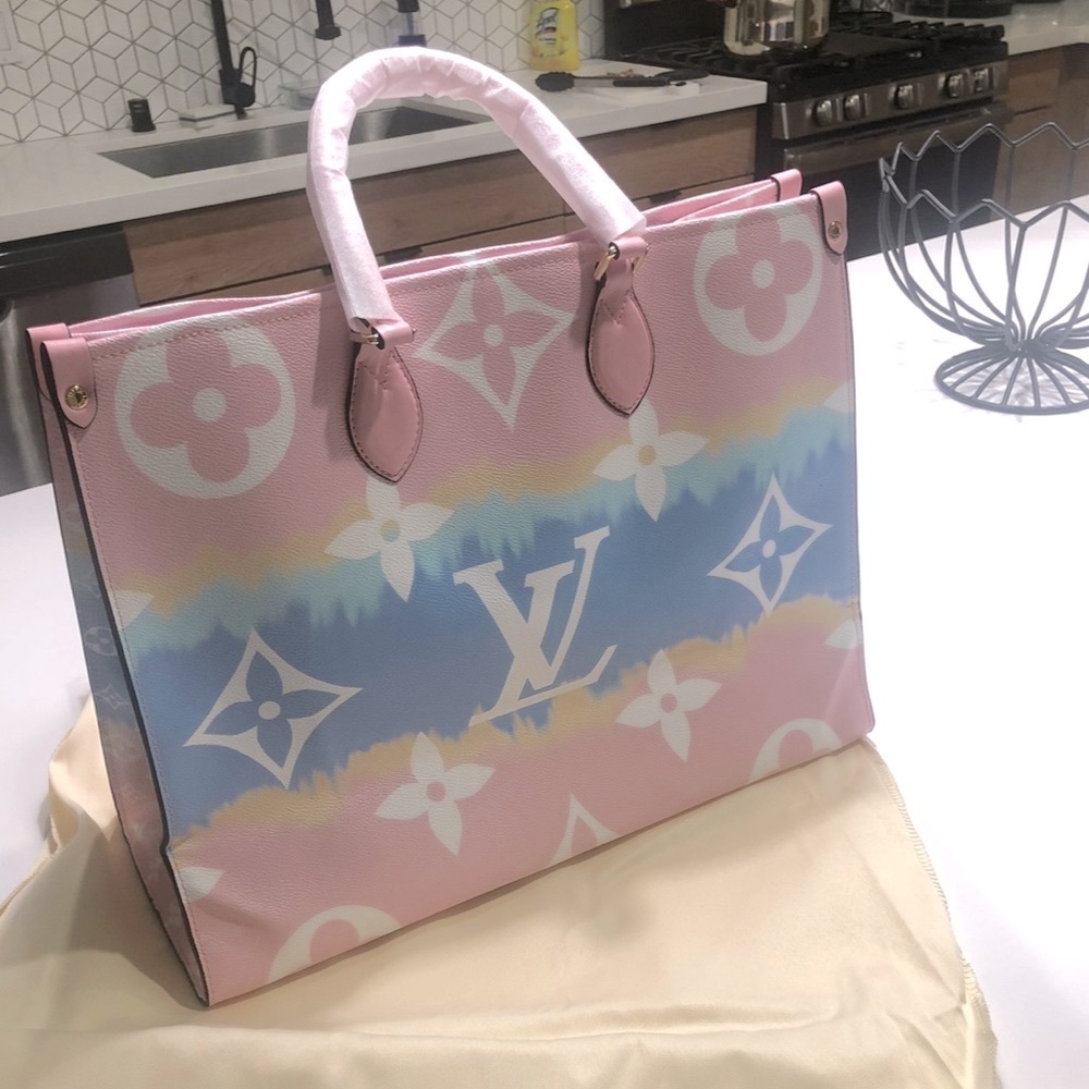 NWOT - 🚨UNAUTHENTICATED Large Tote